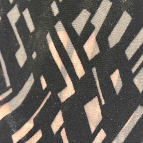 Eileen Fisher Silk Velvet Burnout Slit Sleeve Top Geometric Print Black Small - Picture 8 of 13